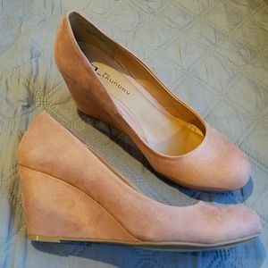 Cute blush pink wedge!